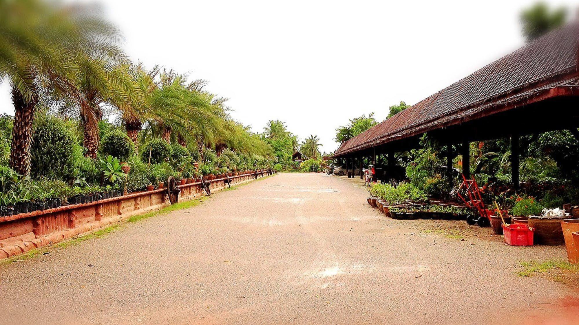 Jaroenrat Resort Samut Songkhram Ngoại thất bức ảnh