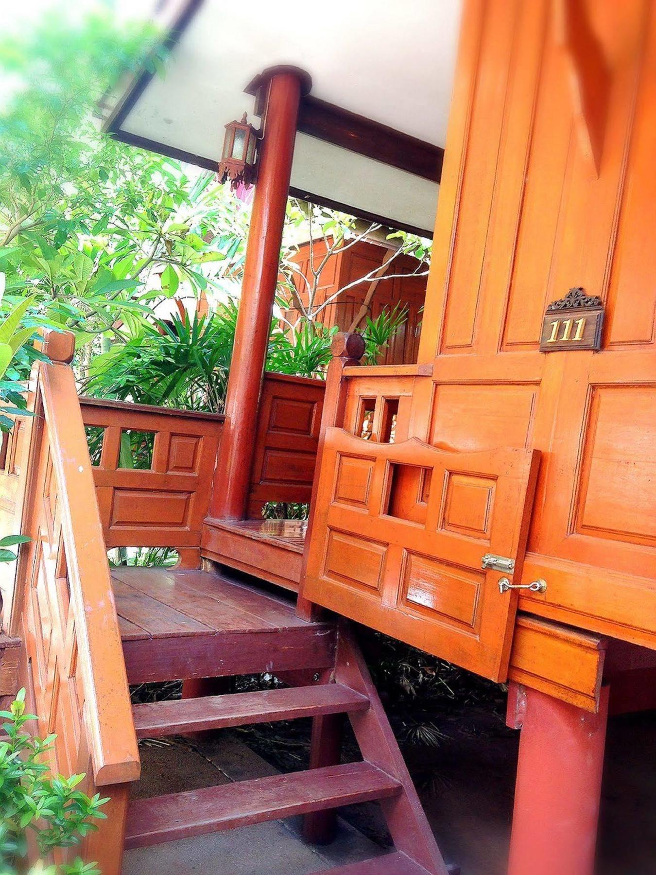 Jaroenrat Resort Samut Songkhram Ngoại thất bức ảnh